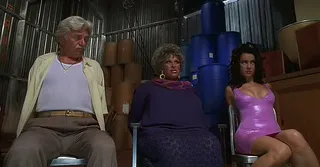 f2kvid174_carrie-anne_moss04_jennifer_tilly01-the_crew-xvid